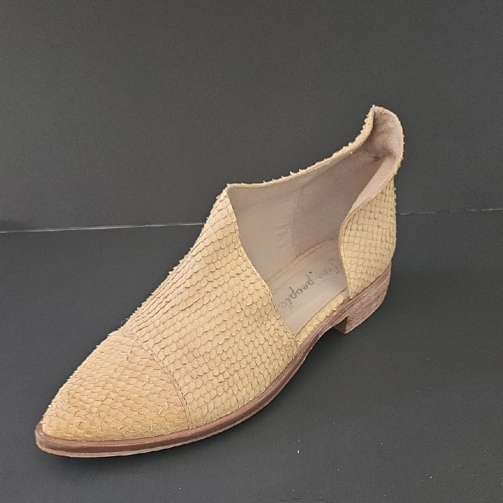 FREE PEOPLE Royale Cream Textured Leather Pointed Toe Cutout Flats